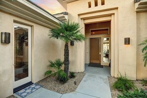 Exterior detail - Home w pool, casitas|Lake, fairway, mountain views (Rancho Mirage)