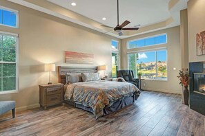 4 bedrooms, iron/ironing board, WiFi, bed sheets - Home w pool, casitas|Lake, fairway, mountain views (Rancho Mirage)