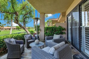 Terrace/patio - Pet Friendly|2 Suites|Large Patio|Fairway Views (Palm Desert)