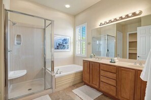 Shower, hair dryer, shampoo - Popular Sun City Area|Dog OK|Deck|AC (Indio)