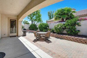 Outdoor dining - Popular Sun City Area|Dog OK|Deck|AC (Indio)