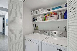 Interior - Charming retro pet-friendly homePrivate poolBBQ (Palm Springs)