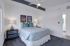 3 bedrooms, iron/ironing board, WiFi, bed sheets - Charming retro pet-friendly homePrivate poolBBQ (Palm Springs)