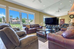 TV - Updated condo with PGA golf course, mountain views (La Quinta)