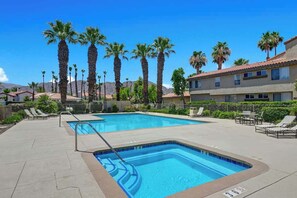 Pool - Updated condo with PGA golf course, mountain views (La Quinta)