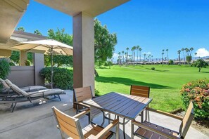 Outdoor dining - Fairway View Escape in Palm Desert (Palm Desert)