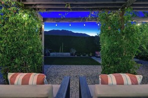 Property grounds - Alejo Olive Orchard- Beautiful 3 Bed Home with Pool/Spa - 5 minute drive to downtown Palm Springs. (Palm Springs)