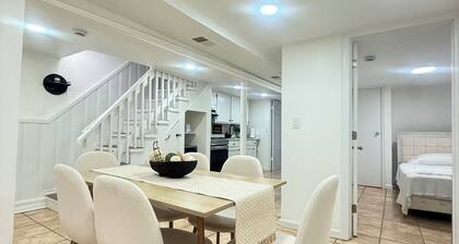 Modern & Cozy 1 Bedroom Apt with Private Backyard.
