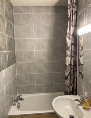 Haartrockner, Seife, Toilettenpapier