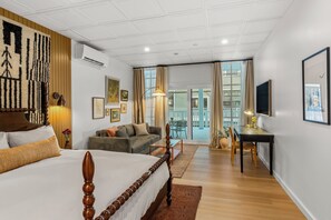 1 bedroom, iron/ironing board, WiFi, bed sheets - The Optimist Guesthouse 3 - Downtown Camden Stylish Luxury Apartment (Camden)