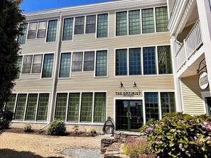 Exterior - The Optimist Guesthouse 3 - Downtown Camden Stylish Luxury Apartment (Camden)