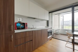 Refrigerador, microondas, lavavajillas y tostadora 