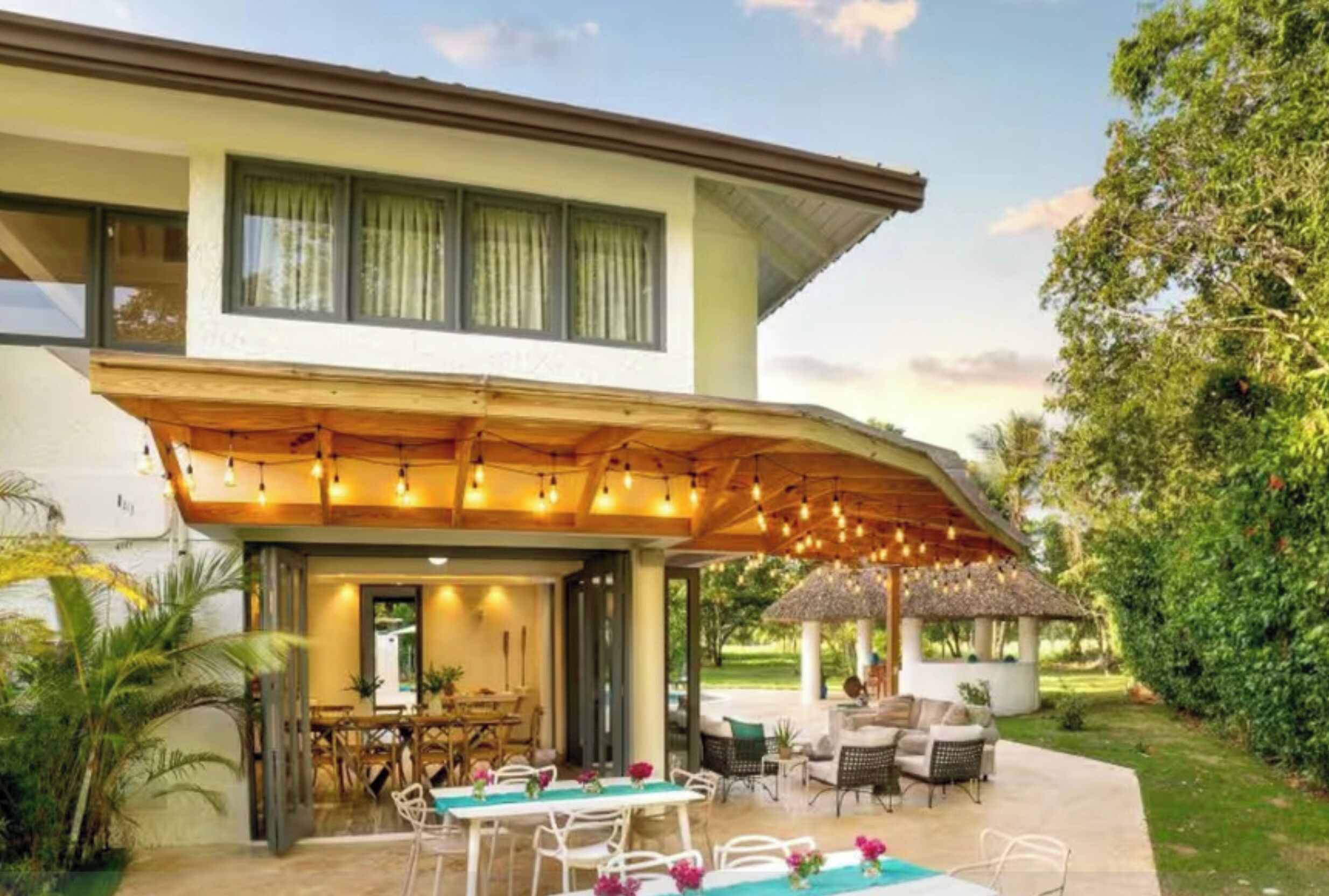 屋外ダイニングエリア