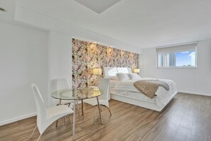 3 bedrooms, iron/ironing board, free WiFi, bed sheets - Sunny Isles Resort by the beach w/ Pool, Games & Gym (Sunny Isles Beach)