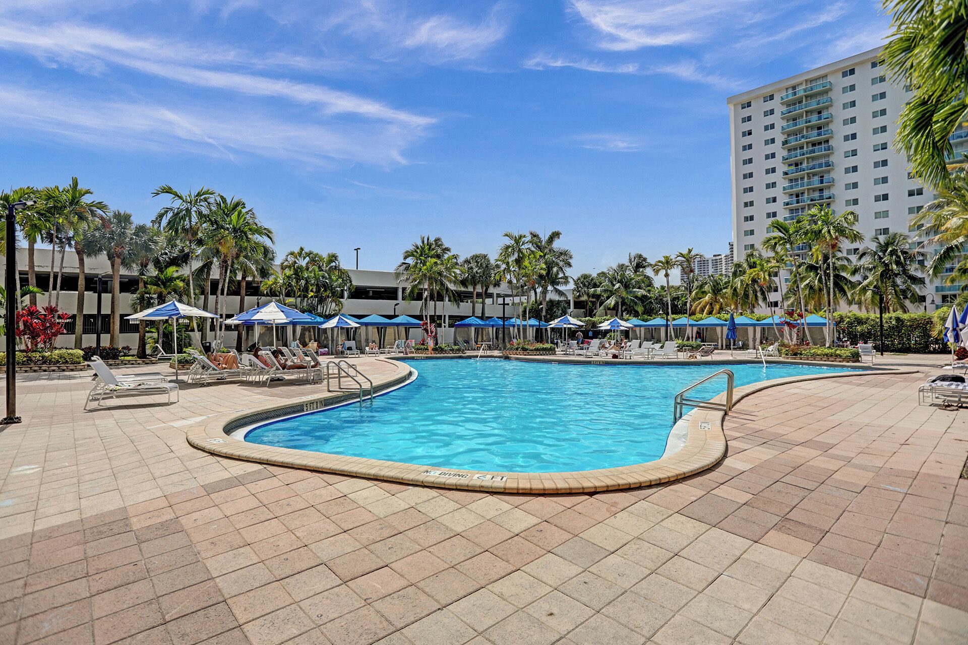 Piscine extérieure, piscine chauffée