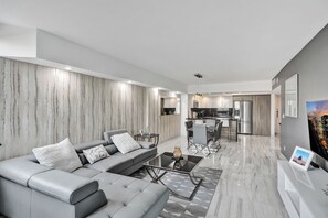 Smart TV, ping pong - Sunny Isles Resort by the beach w/ Pool, Games & Gym (Sunny Isles Beach)