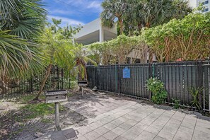 Terrace/patio - Sunny Isles Resort by the beach w/ Pool, Games & Gym (Sunny Isles Beach)