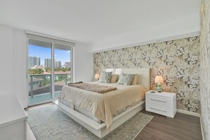 3 bedrooms, iron/ironing board, free WiFi, bed sheets - Sunny Isles Resort by the beach w/ Pool, Games & Gym (Sunny Isles Beach)