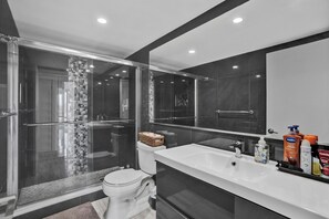Shower, hair dryer, towels, soap - Sunny Isles Resort by the beach w/ Pool, Games & Gym (Sunny Isles Beach)