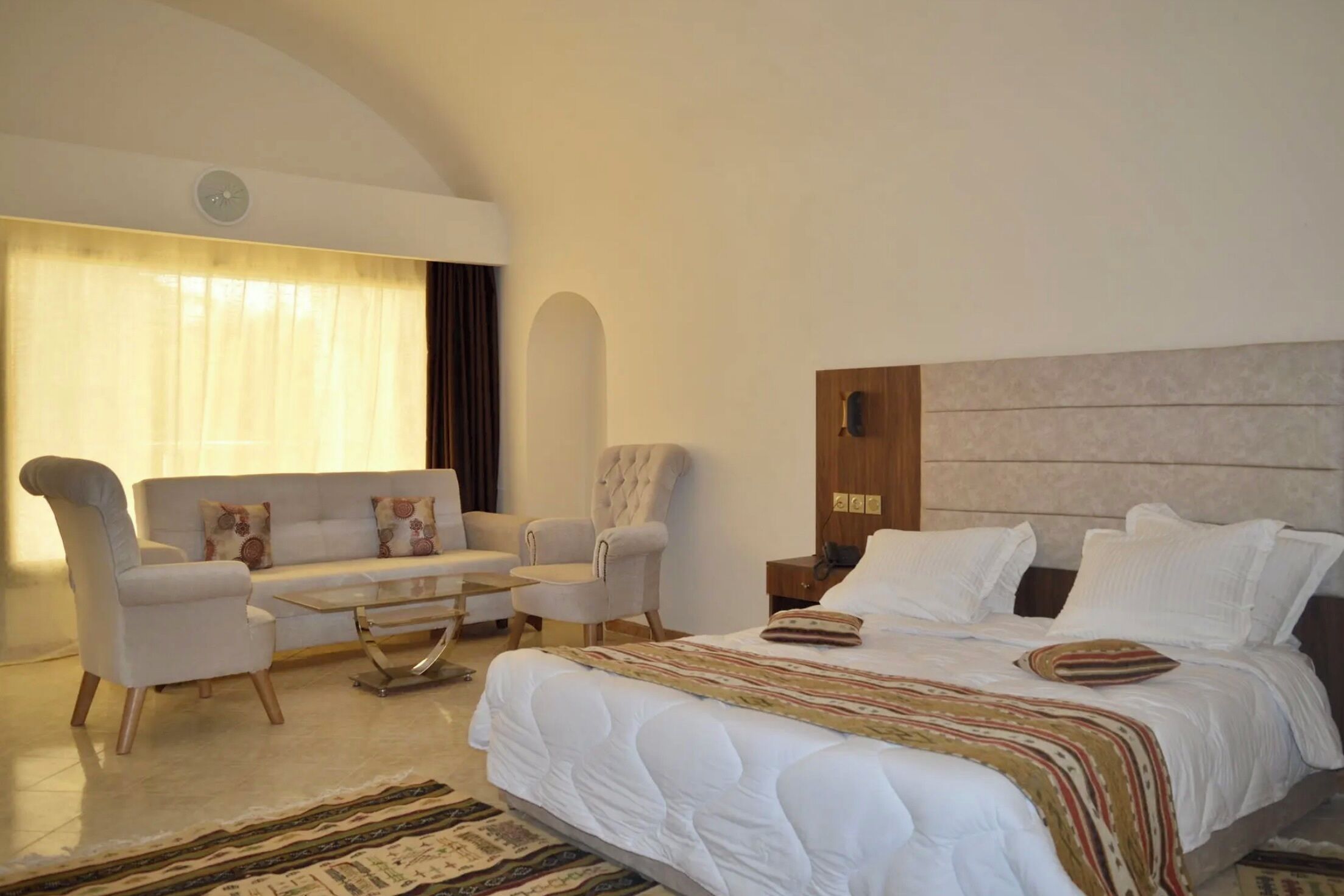 Standaard kamer, 1 twee- of 2 eenpersoonsbedden | Een bureau, een laptopwerkplek, verduisterende gordijnen, gratis wifi