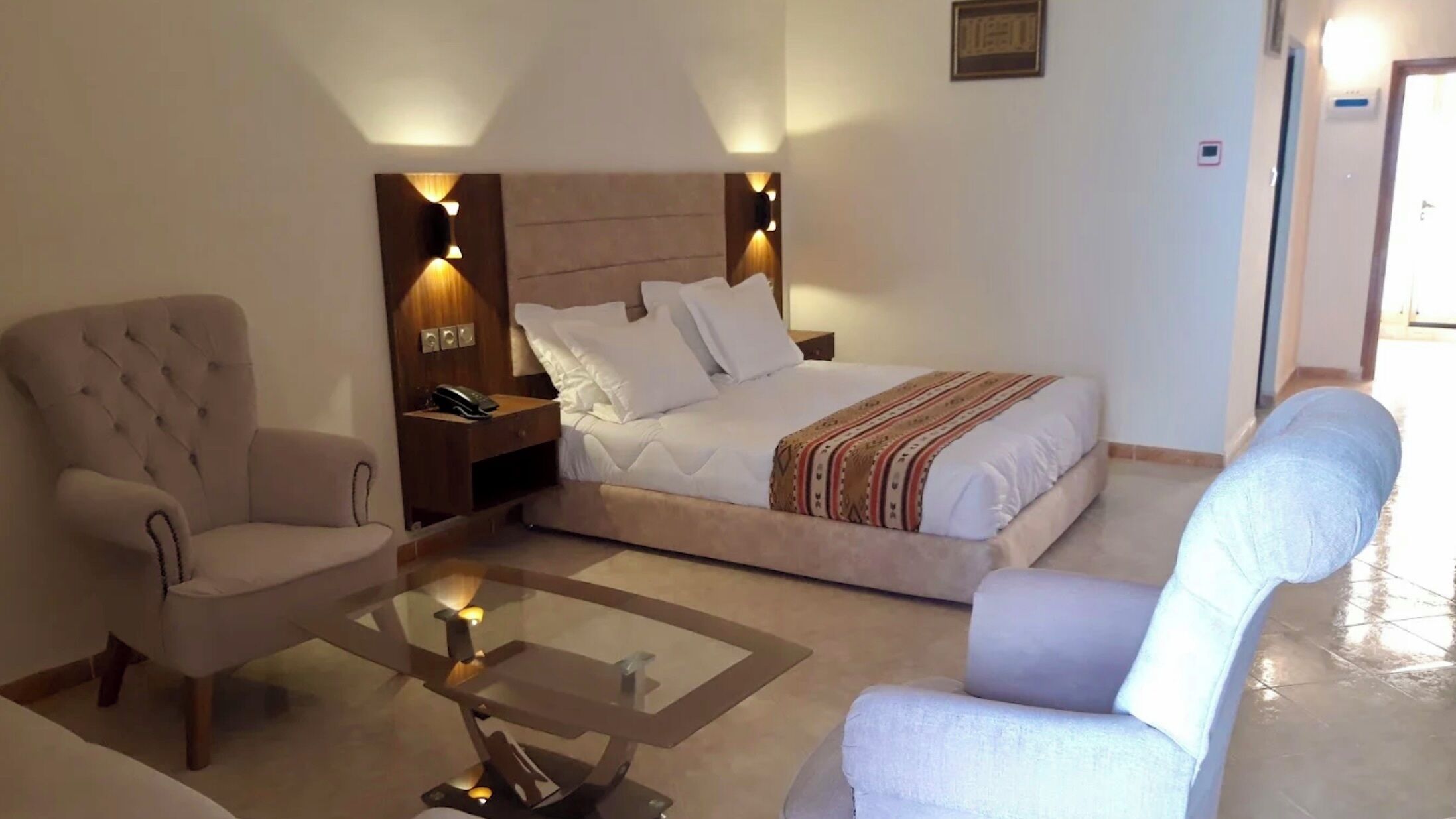 Chambre Standard Double ou avec lits jumeaux | Bureau, espace de travail pour ordinateur portable, rideaux occultants