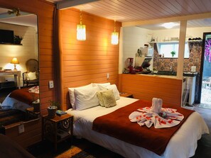 Room - Romantic cabin with hot tub, on the wine route, Campos do Jordão, SP. (Campos do Jordão)