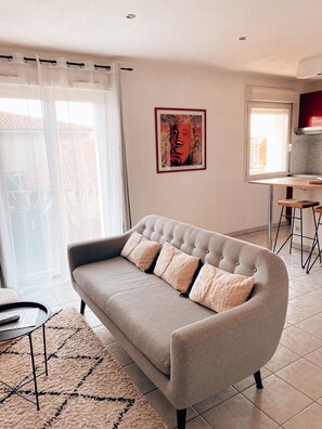 Living area - TerminalT2 • Airbus - 4 min airport - Parking (Blagnac)