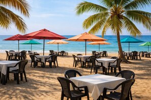 Outdoor dining - Modern 2BR Condo in Playa Juan Dolio • AC • Near Beach (Playa Juan Dolio)
