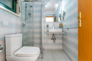Doccia, bidet, asciugamani