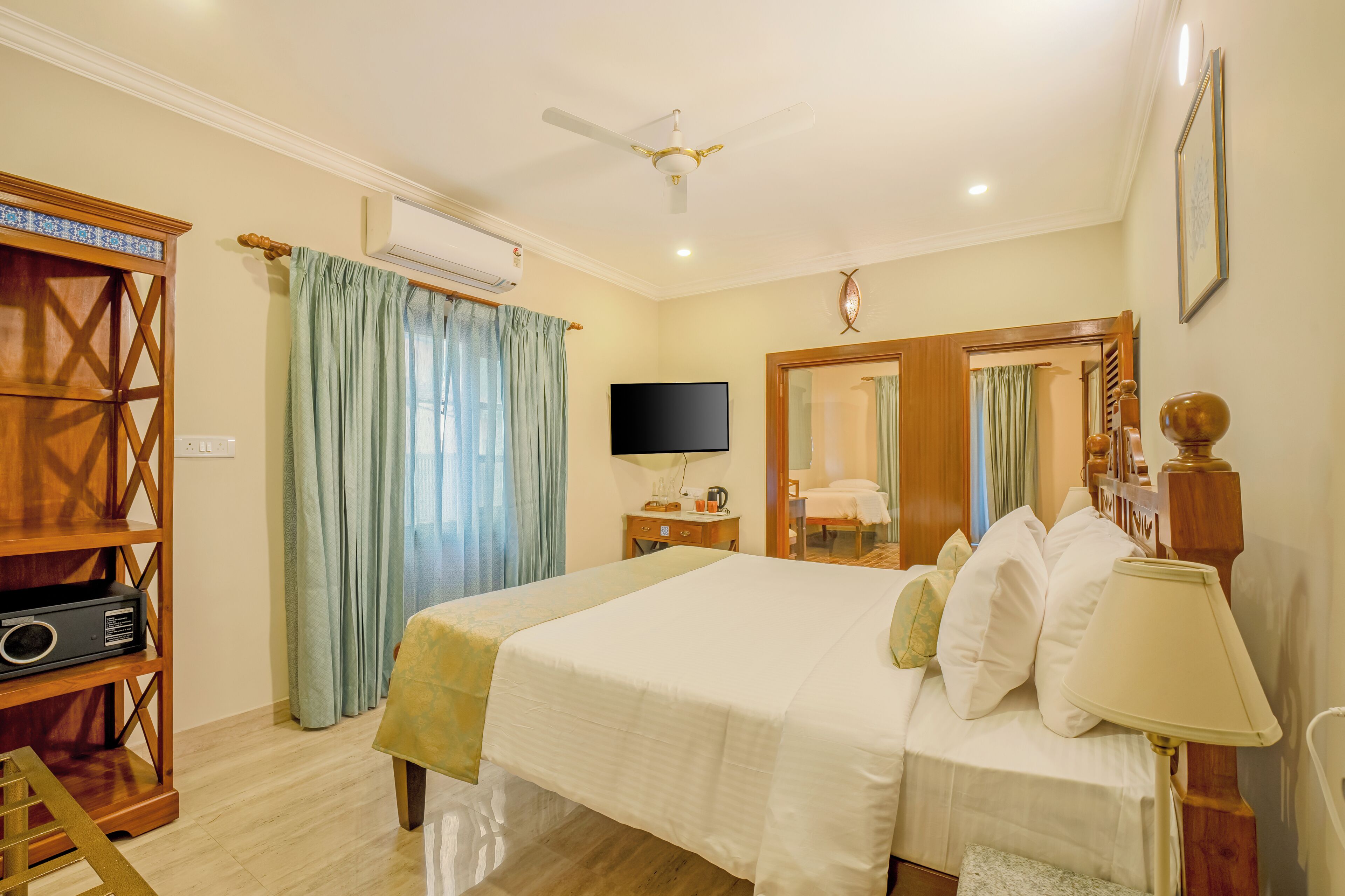 Fontainhas Heritage Suite | In-room safe, desk, laptop workspace, iron/ironing board