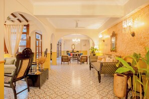 Lobby sitting area - Pousada St. Ines Boutique Stays (Panaji)