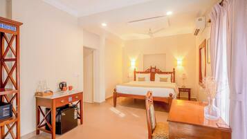 Doppelzimmer, Stadtblick | Zimmersafe, Schreibtisch, laptopgeeigneter Arbeitsplatz