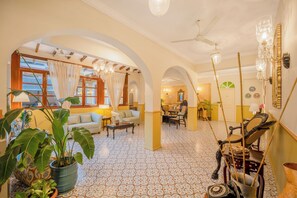 Lobby sitting area - Pousada St. Ines Boutique Stays (Panaji)