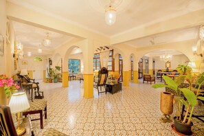 Lobby sitting area - Pousada St. Ines Boutique Stays (Panaji)