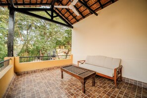 Suite Confort, vue ville | Balcon