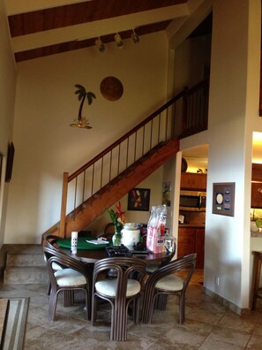 Interior - Kanaloa at Kona oceanfront 3 bed 3 bath condo with gorgeous views, A/C included (Kailua-Kona)