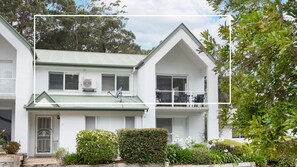 Exterior - FREE NIGHT. Pay for 2 stay for 3 (Mollymook Beach)