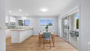 Dining - FREE NIGHT. Pay for 2 stay for 3 (Mollymook Beach)