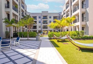 Property grounds - Landing Apartments Fort Myers - River District (Fort Myers)