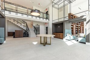 Lobby - Landing Apartments Fort Myers - River District (Fort Myers)