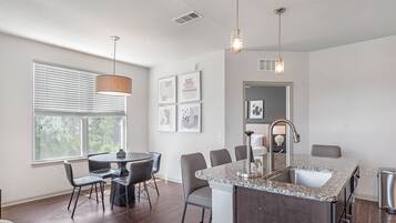 Apartment (2 Bedrooms) | Private kitchen | Fridge, coffee/tea maker