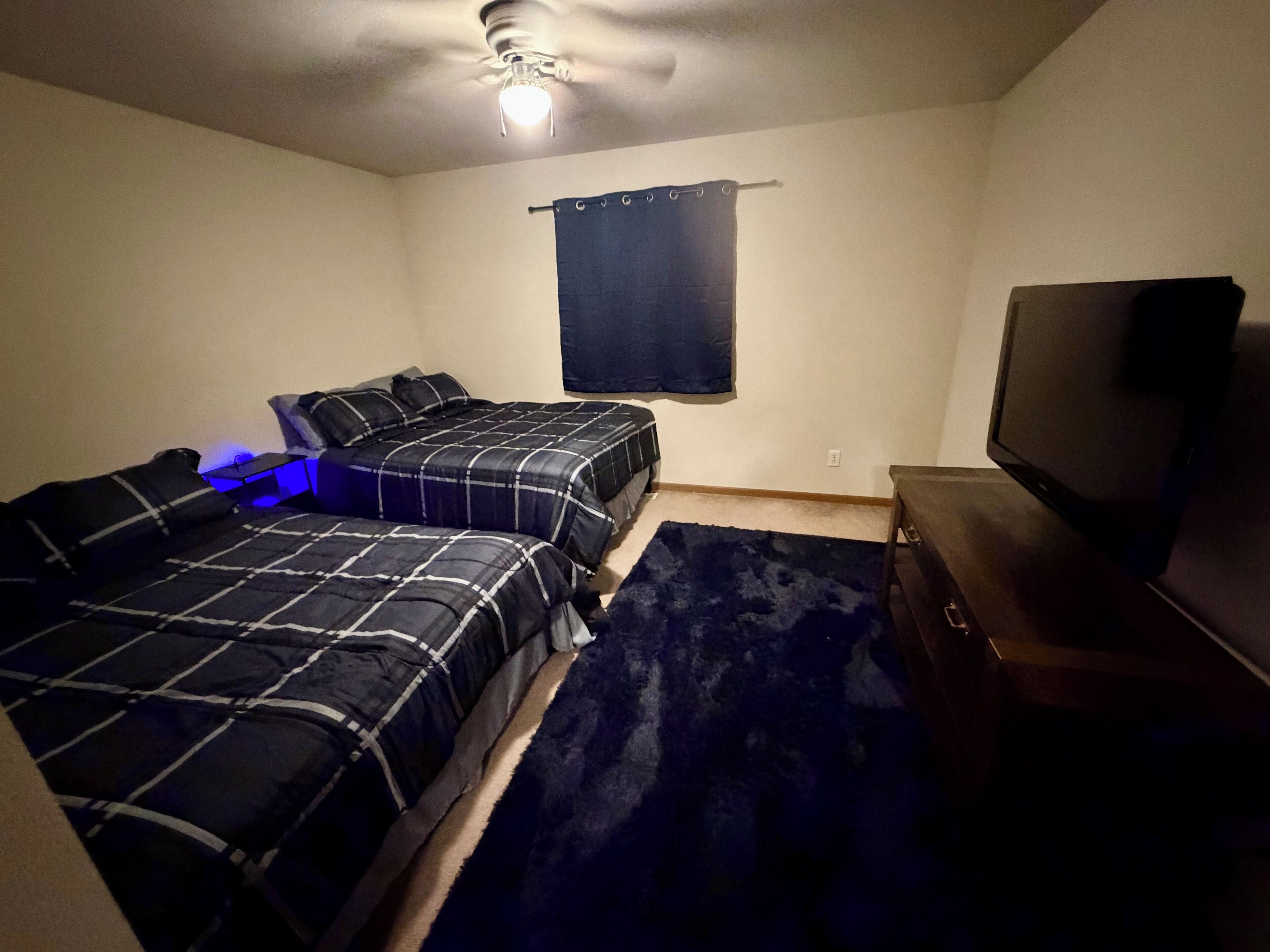 3 slaapkamers, een kluis op de kamer, een bureau