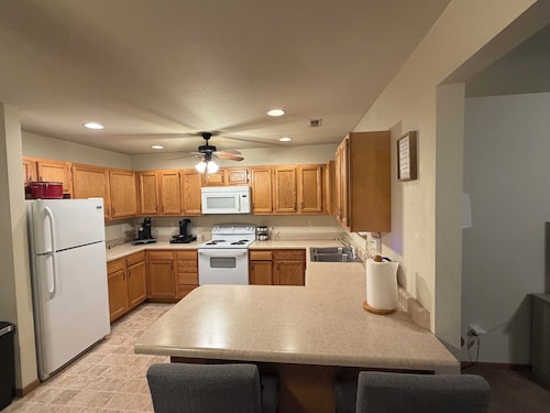 Spacious home w/ King Suite; 5 min to I44 and Fort Leonard Wood!