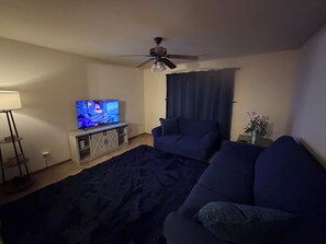 Smart TV - Spacious home w/ King Suite; 5 min to I44 and Fort Leonard Wood! (Saint Robert)