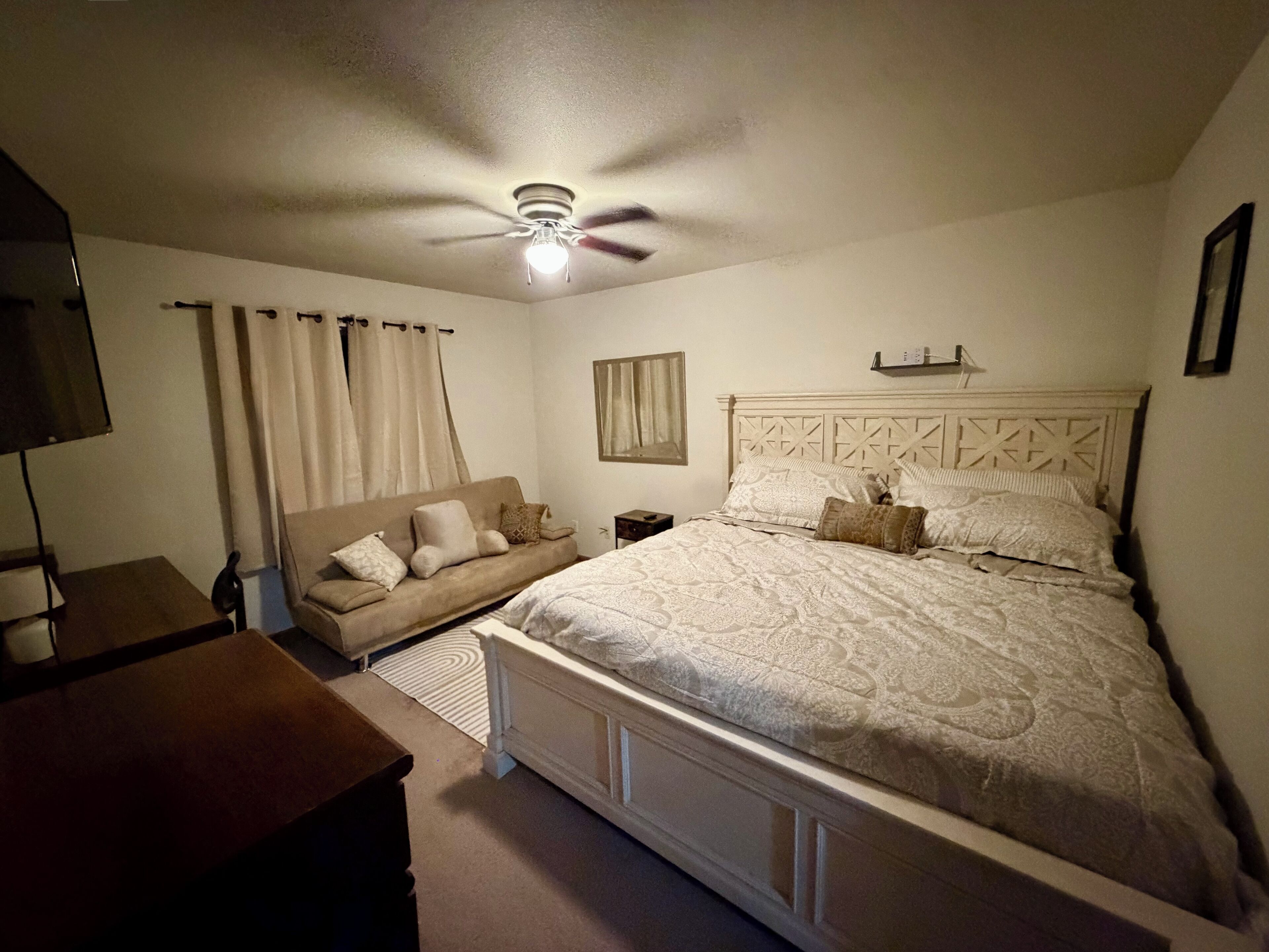 3 slaapkamers, een kluis op de kamer, een bureau