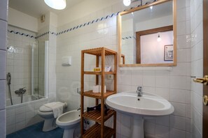 Bidet, towels, shampoo - GuestHost - CASA ACQUA&CIELO (Milan)