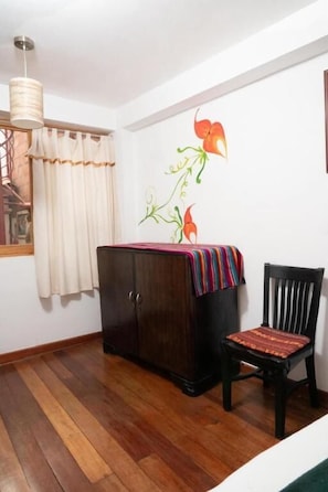 Kahden hengen deluxe-huone (kaksi sänkyä), parveke, näköala pihalle | Sisätilat