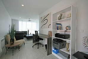 Interior - Shoreline Vista - New Plymouth Holiday Home (New Plymouth)
