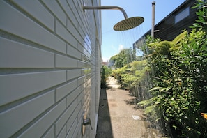 Property grounds - Shoreline Vista - New Plymouth Holiday Home (New Plymouth)