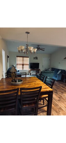 Charming 2-bedroom lakehouse with HVAC in cozy Roxboro